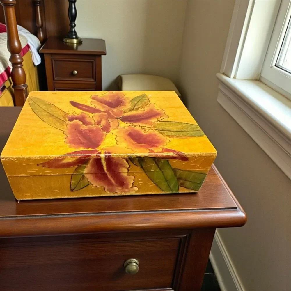 Vintage Trinket Box Floral Light Wood Green Interior Keepsakes Jewelry